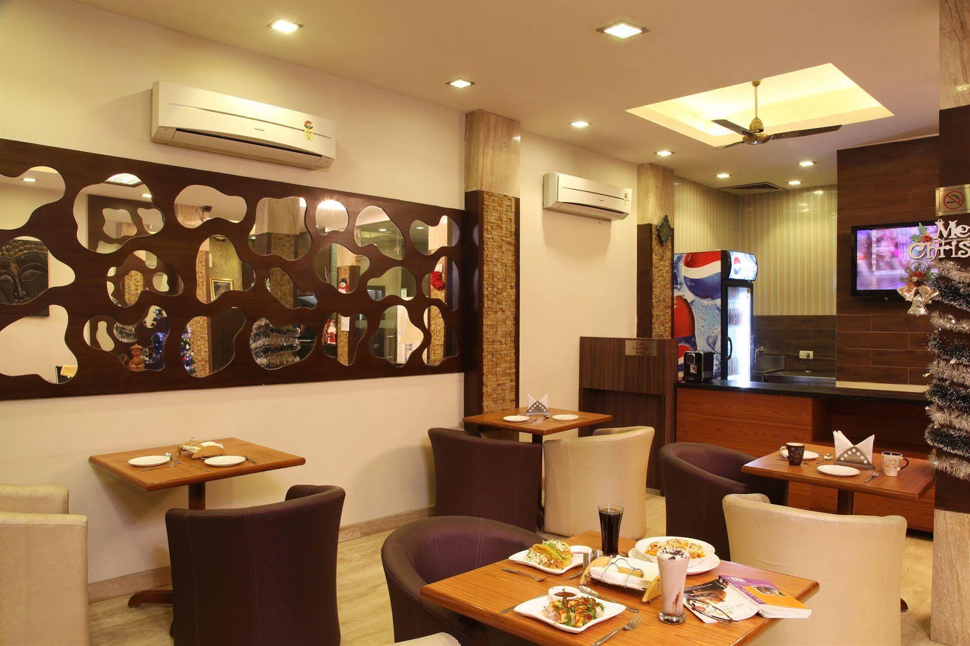 Rupam Hotel Delhi  Exterior foto